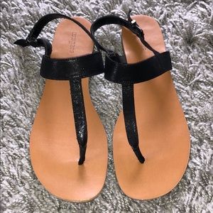 EXPRESS T-STRAP SANDALS